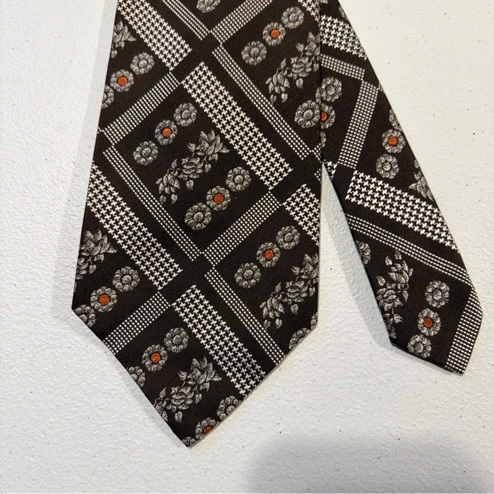 Vintage The Denver Men's Store Silk Tie Brown Floral Pattern. 56”x4”